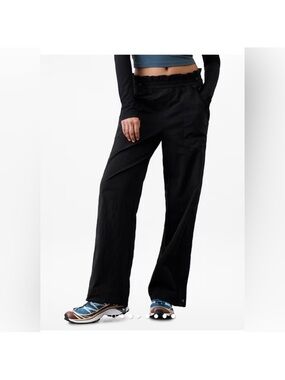 NWT Athleta Trekkie Parachute Black pants